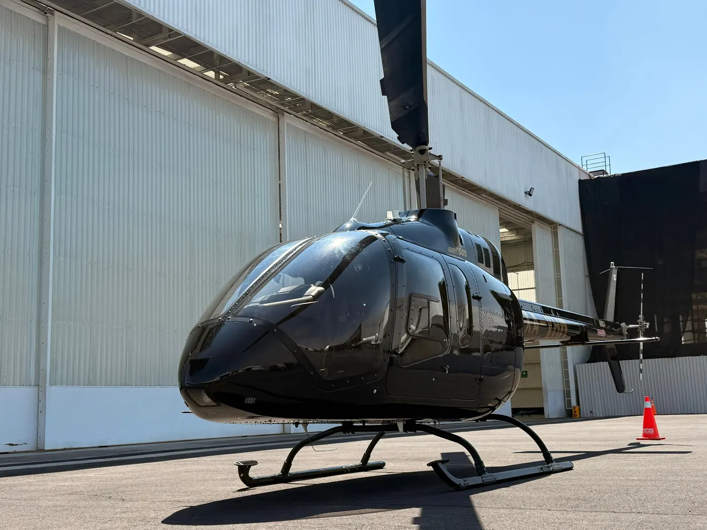 Helicóptero Bell 505 en el helipuerto de Toluca listo para traslado ejecutivo a CDMX